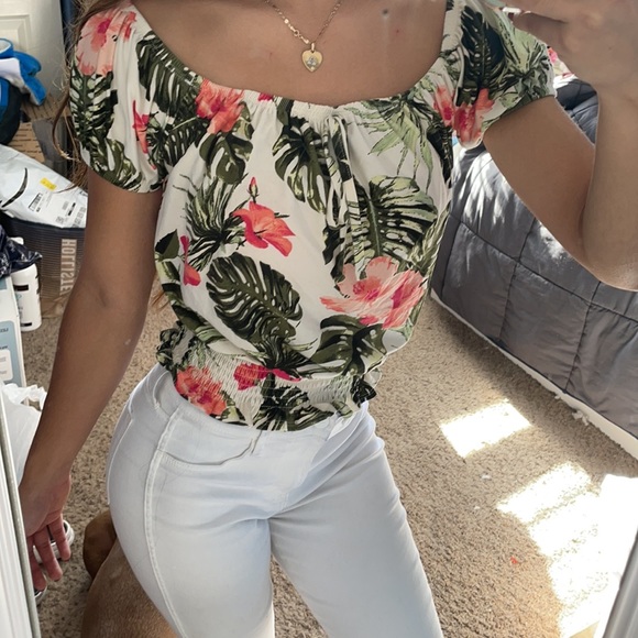 Tropical Print Ruffles Blouse Tee - Picture 4 of 5